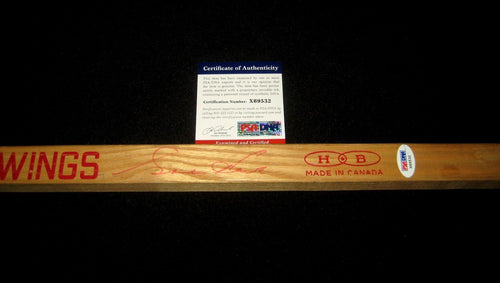 GORDIE HOWE SIGNED DETROIT RED WINGS VINTAGE LOUISVILLE SLUGGER STICK PSA/DNA